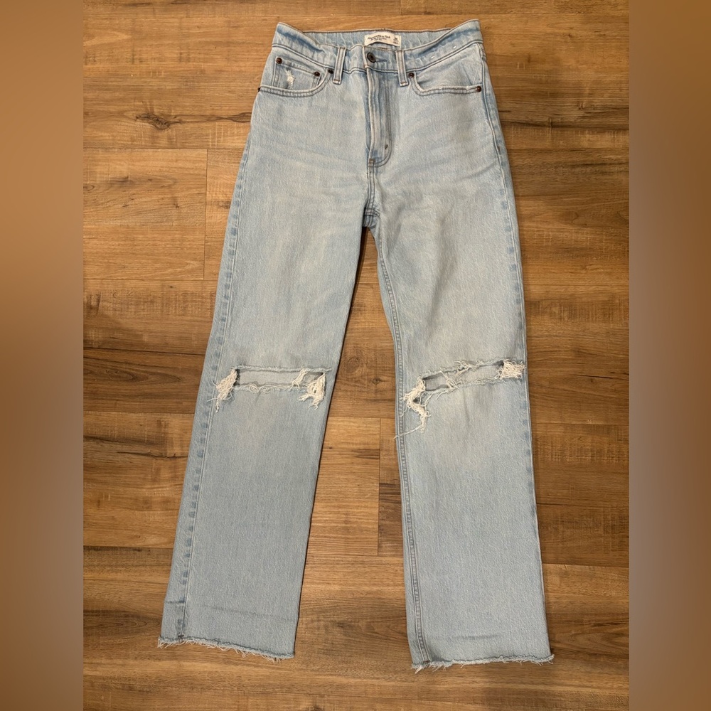 Abercrombie & Fitch Light Blue The 90’s Relaxed Fit Jeans